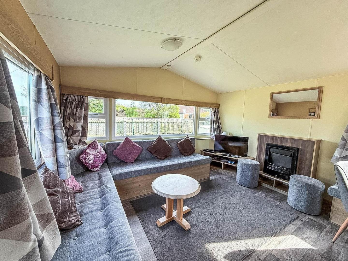 Lovely 6 Berth Caravan At Sunnydale Holiday Park Ref 35375S Louth  Exteriér fotografie